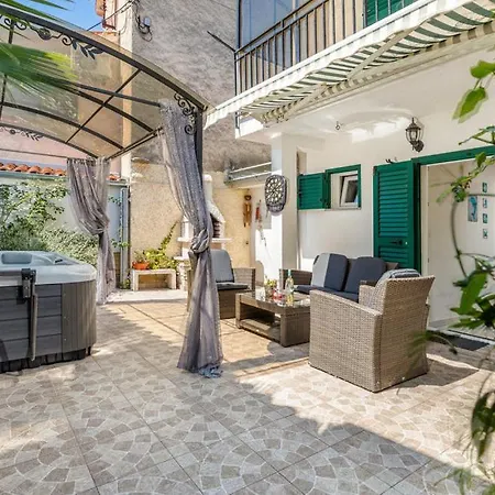 別荘 Casa Paradiso Šišan